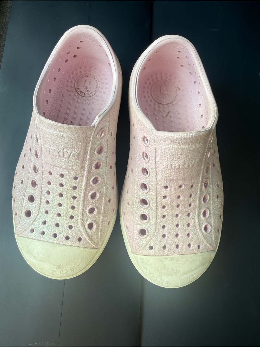 Native Kids Glitter Slip-On Water Shoes in Light Pink